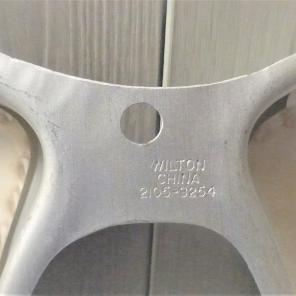 BNA 2005 Wilton HORSESHOE Cake Pan #3254 Baking Pan Birthday Good Luck Bakery - Picture 3 of 5